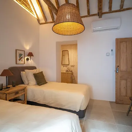 Mondejar 14 Coliving Centro بيت ضيافة إِستيبونا